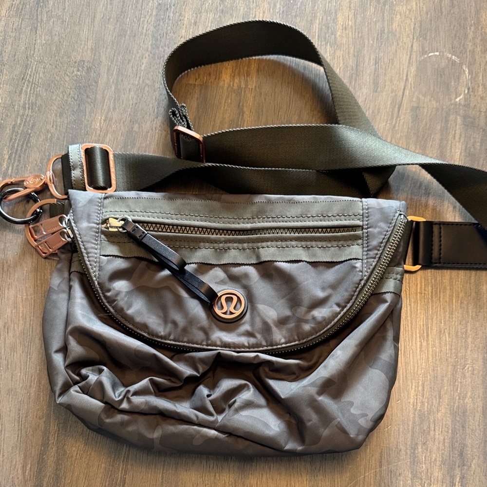 Lululemon Festival Bag in Savasana Camo Fatigue Green